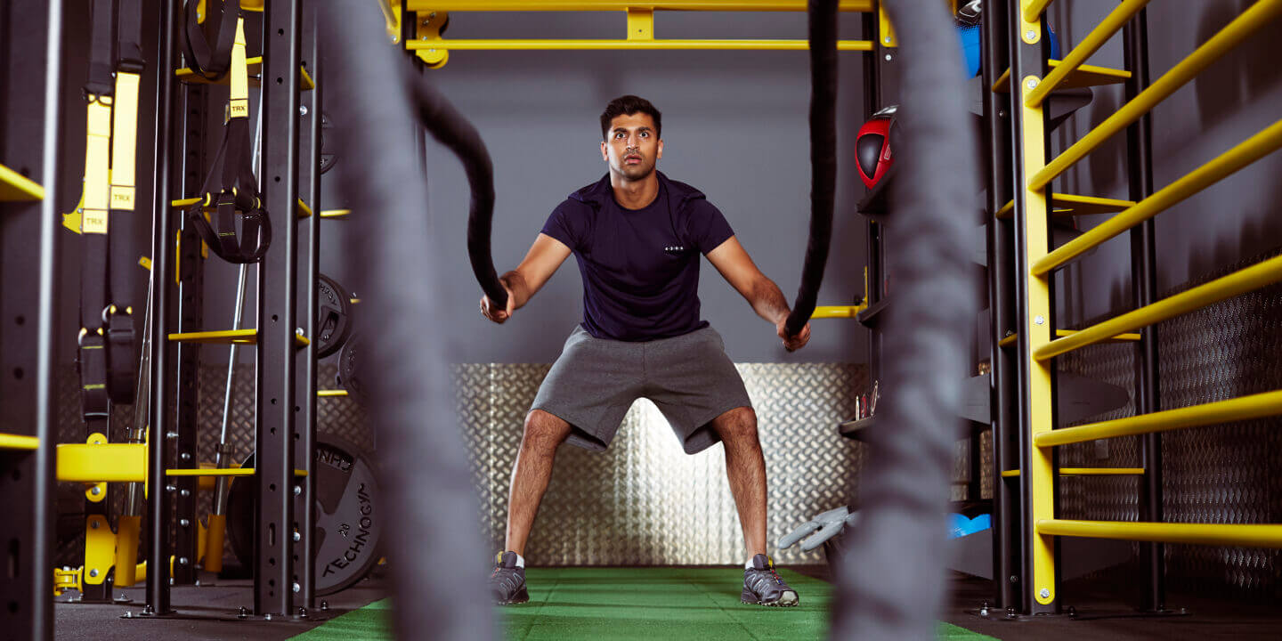 Man using battle ropes